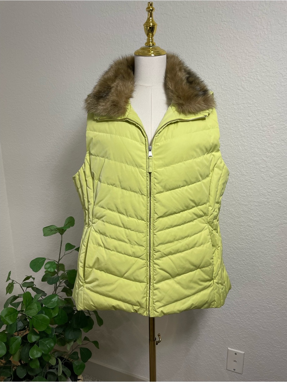 Talbots Down Puffer Vest Faux Fur Collar Lemon Lime XL